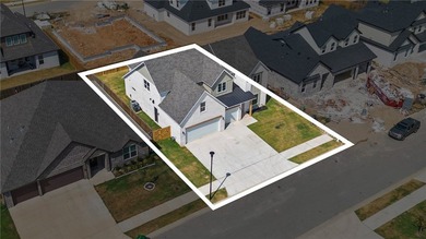 Priced well below appraised value, this home lets buyers walk in - photo 44