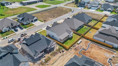 Priced well below appraised value, this home lets buyers walk in - photo 45