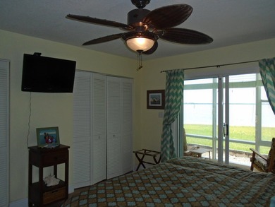 Beautiful waterfront first floor corner unit. Great water view - photo 24