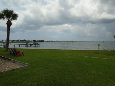 Beautiful waterfront first floor corner unit. Great water view - photo 31