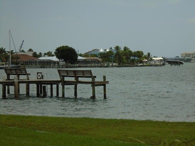 Beautiful waterfront first floor corner unit. Great water view - photo 32