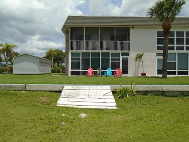 Beautiful waterfront first floor corner unit. Great water view - photo 34