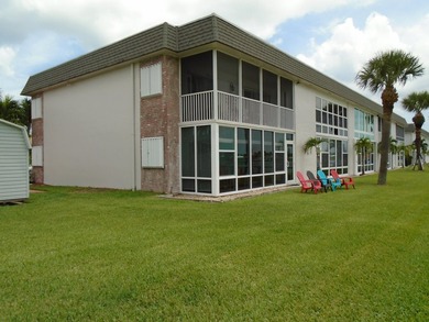 Beautiful waterfront first floor corner unit. Great water view - photo 37