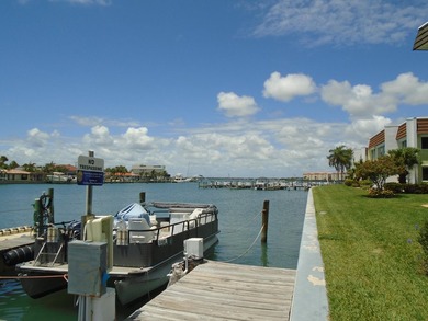 Beautiful waterfront first floor corner unit. Great water view - photo 48