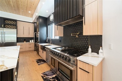 Welcome to a stunning modern estate located on the Island within - photo 16
