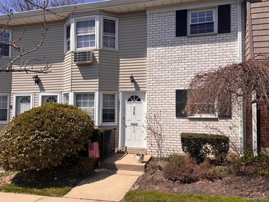Spectacular ground level one bedroom. Meticulously maintained - photo 1