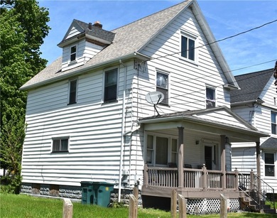 This spacious 4-bedroom home. Large front porch. You also have a - photo 2