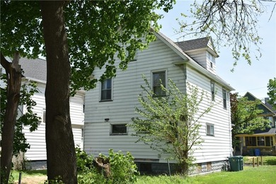 This spacious 4-bedroom home. Large front porch. You also have a - photo 4