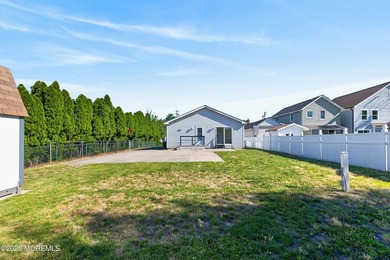 Welcome to this beautifully updated, meticulously maintained - photo 25
