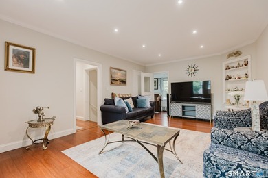 Unique Second-floor 3-Bed/2-Full Bath Townhome, the largest unit - photo 9