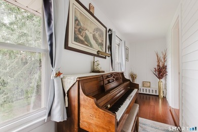 Unique Second-floor 3-Bed/2-Full Bath Townhome, the largest unit - photo 10