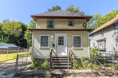 Another Rockin Rochester property; Welcome to 256 Avenue D! This - photo 2