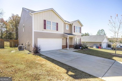Welcome to 112 Shalako, a beautifully upgraded home offering 5 - photo 4