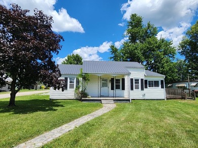 Welcome home to this charming 2 bedroom, 1 bath residence - photo 1