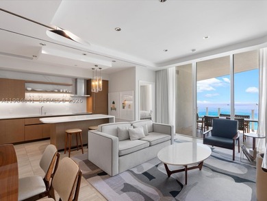 A refined coastal residence within the prestigious Four Seasons - photo 2