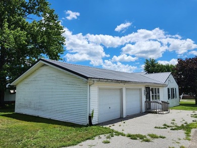 Welcome home to this charming 2 bedroom, 1 bath residence - photo 3