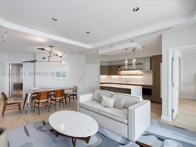 A refined coastal residence within the prestigious Four Seasons - photo 3