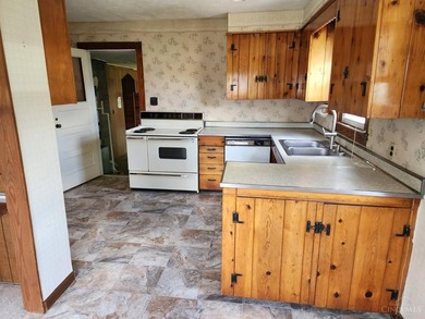 Welcome home to this charming 2 bedroom, 1 bath residence - photo 7