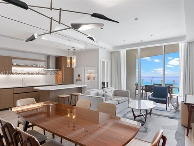 A refined coastal residence within the prestigious Four Seasons - photo 8