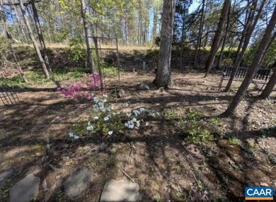 Nestled on a quiet cul-de-sac in Mill Creek Village, this - photo 34