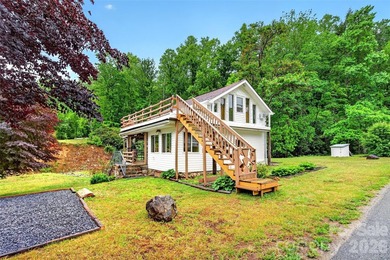 Creekside Mountain Retreat with Views, Dual Decks & Flexible - photo 3