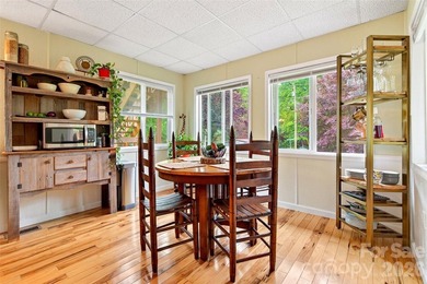 Creekside Mountain Retreat with Views, Dual Decks & Flexible - photo 9