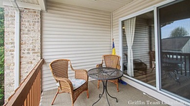 Time for a low maintenance condo, ready to move into? Here is a - photo 12