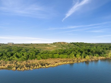 Extremely pleased to offer the most BREATHTAKING property - photo 12