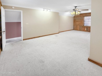 SELLERS ARE MOTIVATED so bring offers!! Tucked behind the gates - photo 32