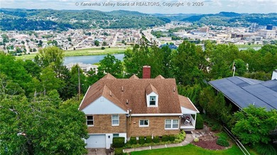 Views that stop you in your tracks. Perched high above - photo 2