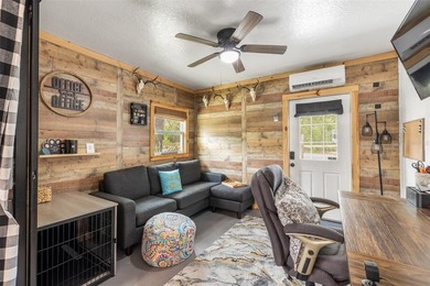 Under contract-accepting backup offers. Move-in ready 2-bedroom - photo 4