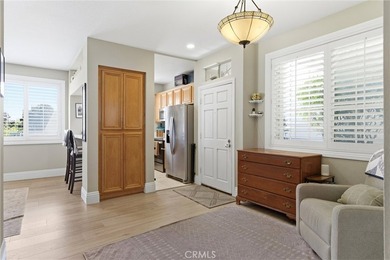 500 sqft patio! Corner/end unit, single-level living with no - photo 5