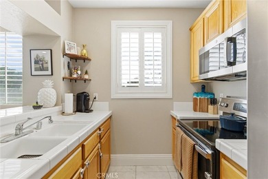 500 sqft patio! Corner/end unit, single-level living with no - photo 7