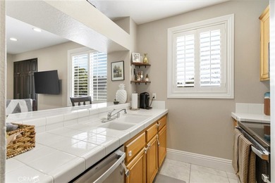 500 sqft patio! Corner/end unit, single-level living with no - photo 8