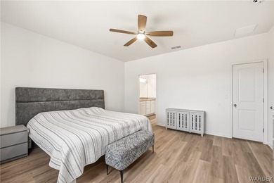 Fully upgraded 2023 build in Eagle View Estates with owned solar - photo 29