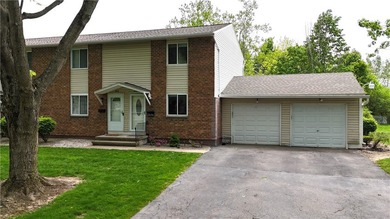 Welcome home to the perfect blend of privacy, convenience, and - photo 1