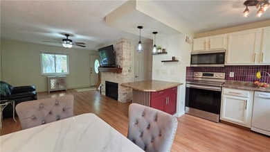 Welcome home to the perfect blend of privacy, convenience, and - photo 3