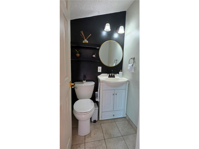 Welcome home to the perfect blend of privacy, convenience, and - photo 6