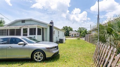 Welcome to 800 W Belmont St, where timeless charm meets modern - photo 2