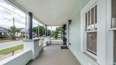 Welcome to 800 W Belmont St, where timeless charm meets modern - photo 3