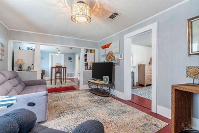 Welcome to 800 W Belmont St, where timeless charm meets modern - photo 4