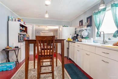 Welcome to 800 W Belmont St, where timeless charm meets modern - photo 7