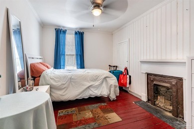 Welcome to 800 W Belmont St, where timeless charm meets modern - photo 10