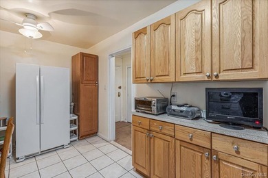 Owner Occupied, No Subletting, Spacious & Bright 2 Br & 1 Bath - photo 12