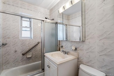 Owner Occupied, No Subletting, Spacious & Bright 2 Br & 1 Bath - photo 17