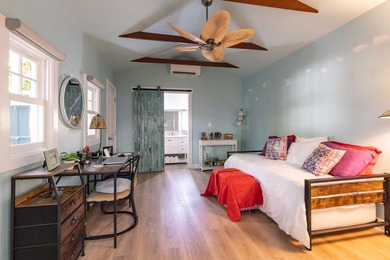 Charming Single family home with multiple guest cottages in - photo 25