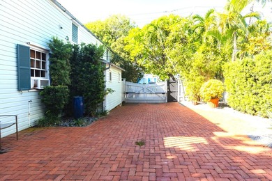 Charming Single family home with multiple guest cottages in - photo 26