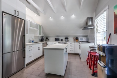 Charming Single family home with multiple guest cottages in - photo 27