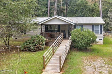 Great wooded lot with private, fenced back yard. Detached garage - photo 1