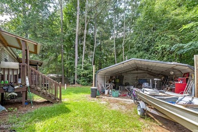 Great wooded lot with private, fenced back yard. Detached garage - photo 4